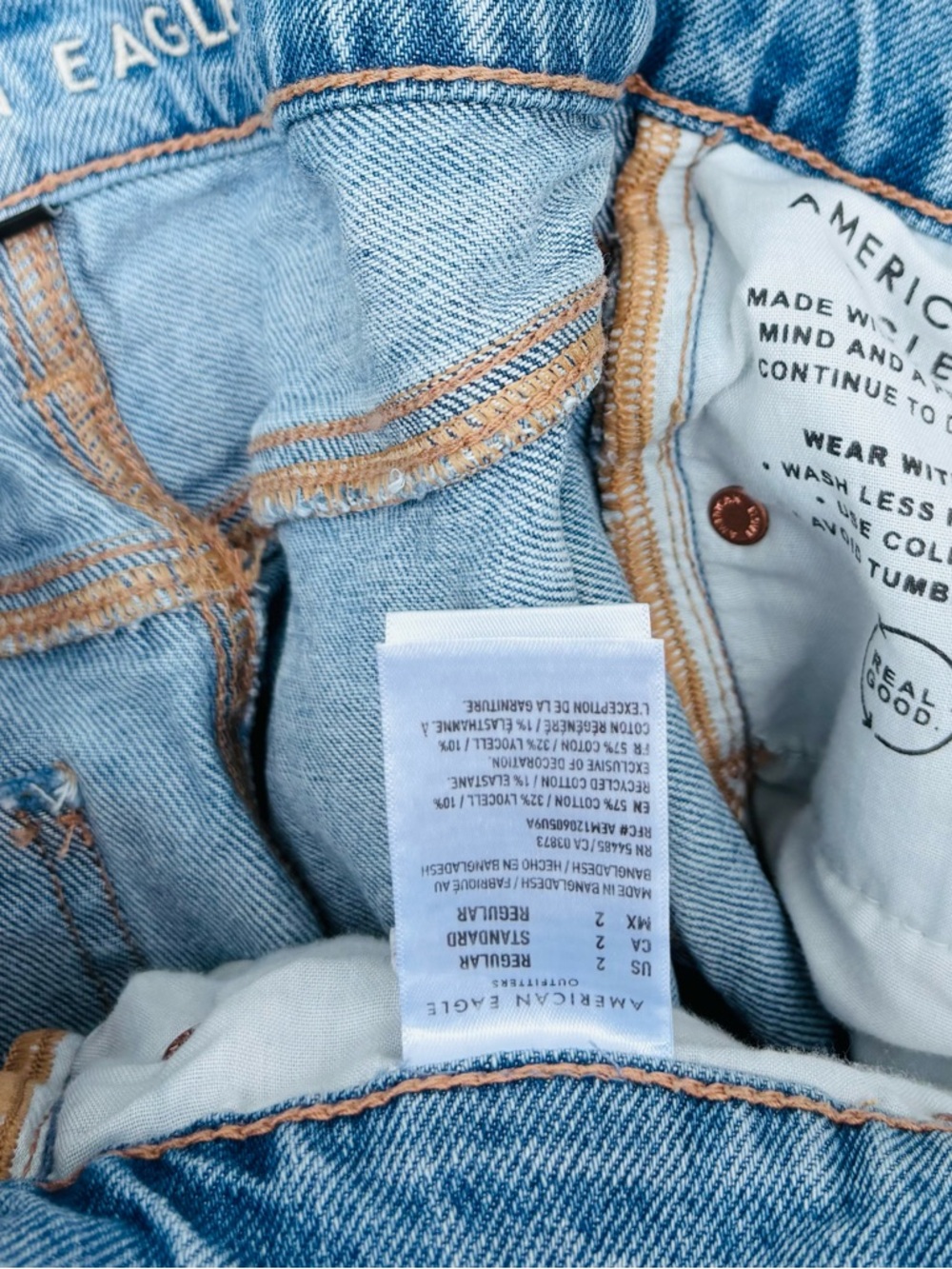 Light Wash Distressed Ripped Jeans - Picture 4 of 5